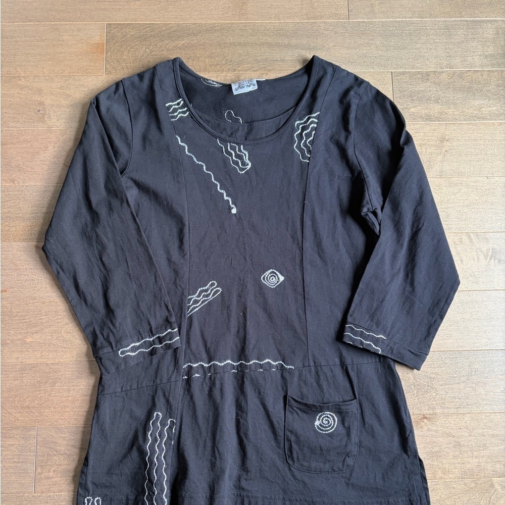 Parsley & Sage Black Top with White Detailing